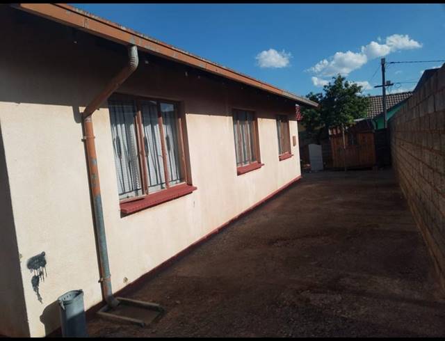 2 BEDROOM HOUSE FOR SALE IN KATLEHONG SOUTH